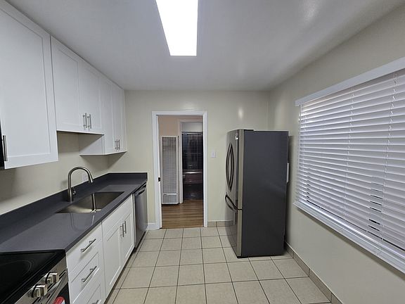 4th image of 3522 Taraval St #4