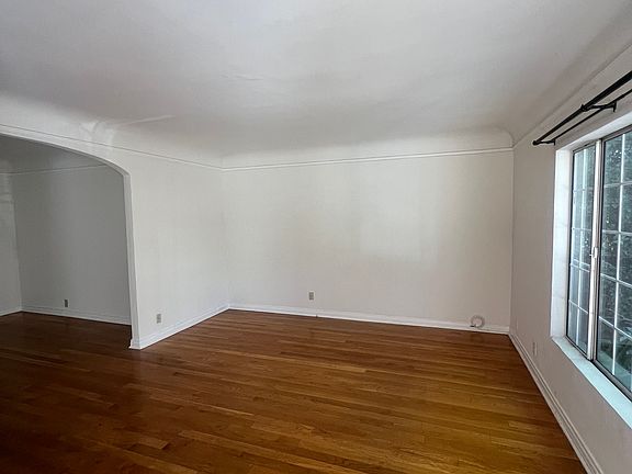 4th image of 7538 Lexington Ave