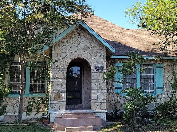 3rd image of 2105 W Magnolia Ave