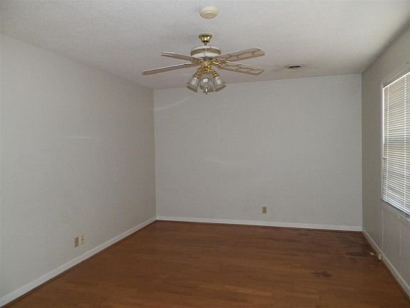 2nd image of 616 Camelot Dr
