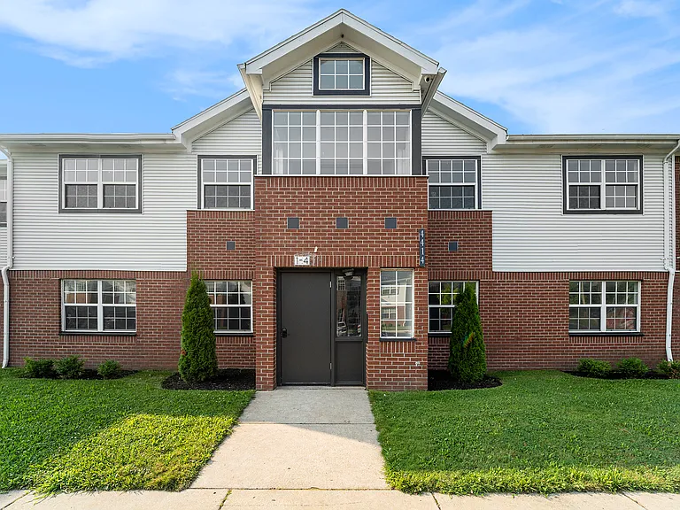 Trumbull Terrace — Photo 8