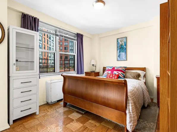 70-25 Yellowstone Boulevard image 11 of 21