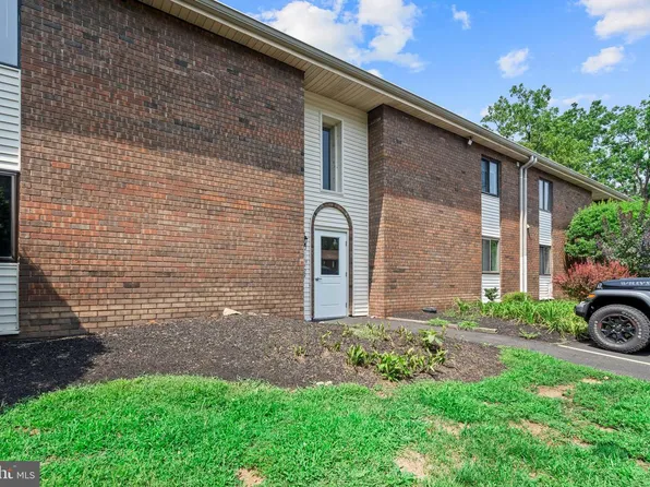 27 Hatters Ct #27, Hatboro, PA 19040