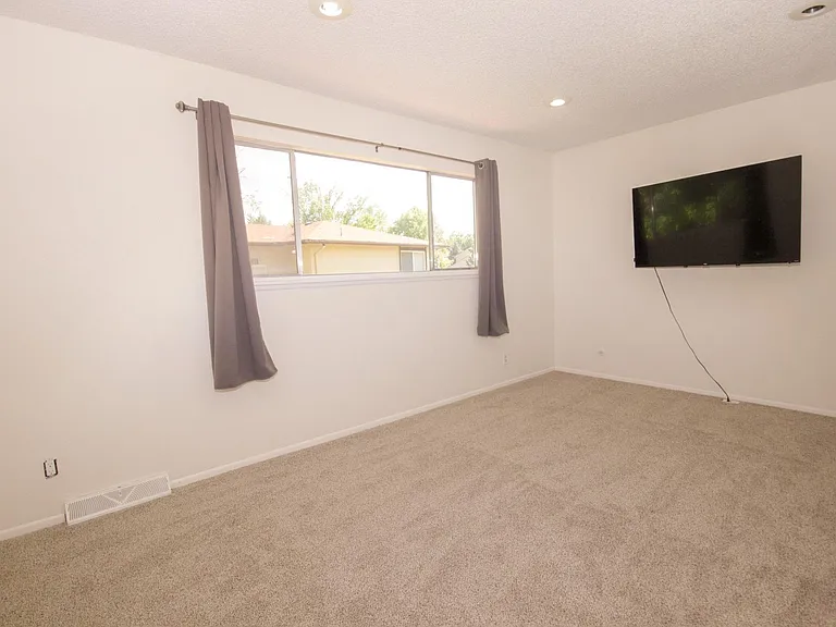 938 Coronado Pkwy S #B — Photo 14