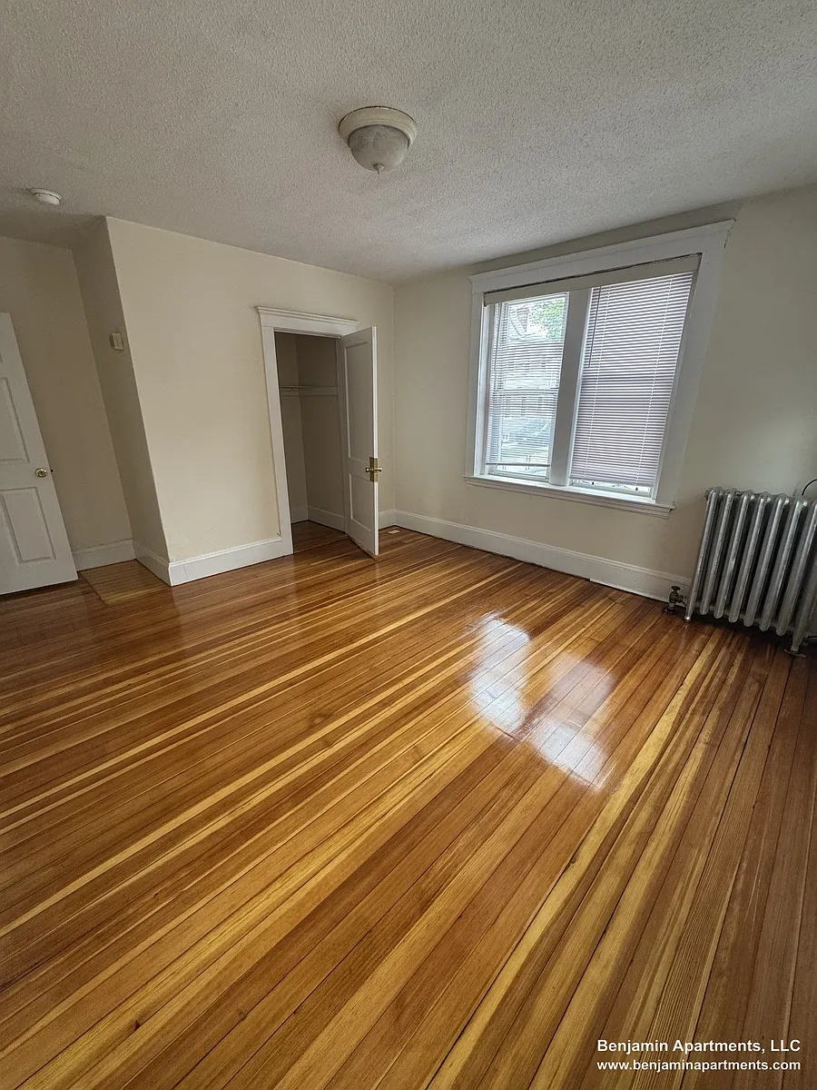 Building Photo - 15 Barrows St #9