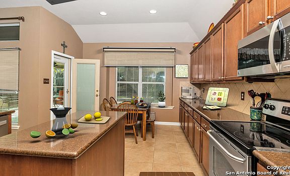 5th image of 321 Royal Troon Dr