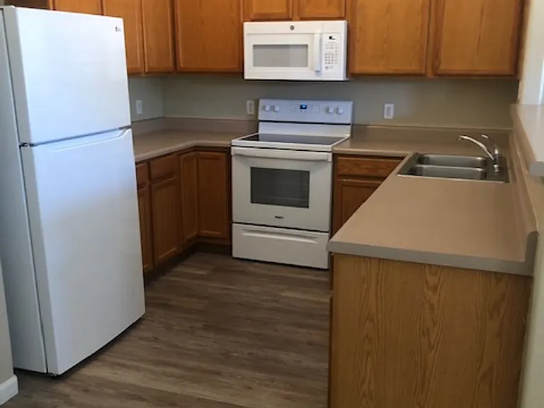 Bella Rosa Apartments — Photo 35