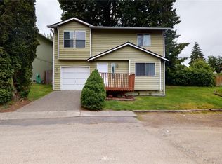 726 NE Flagstone Ln, Bremerton, WA 98310