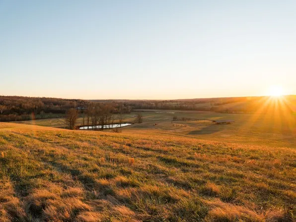 6415 Pinewood Rd, Nunnelly, TN 37137