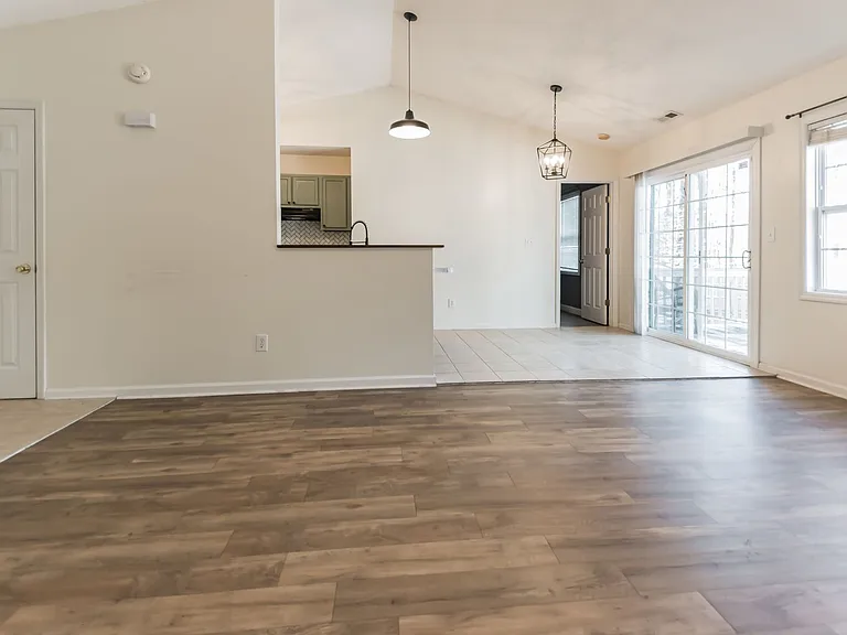 106 Waterfall Dr — Photo 7