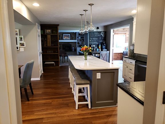 4th image of 2414 Grandview Ter