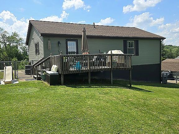 3rd image of 35 Pineview Dr