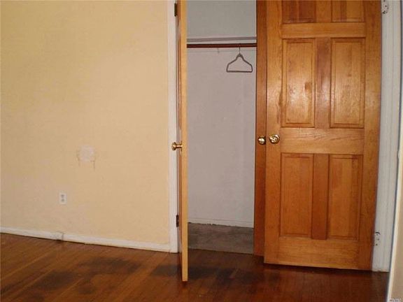 4th image of 424 Roslyn Ave
