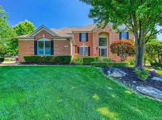 996 Hollow Corners Ct, Rochester, MI 48307