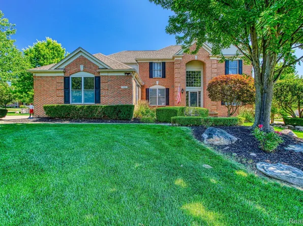 996 Hollow Corners Ct, Rochester, MI 48307