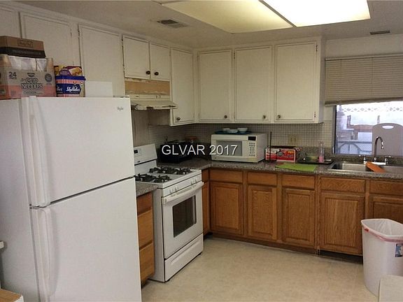 3rd image of 2920 McLeod Dr