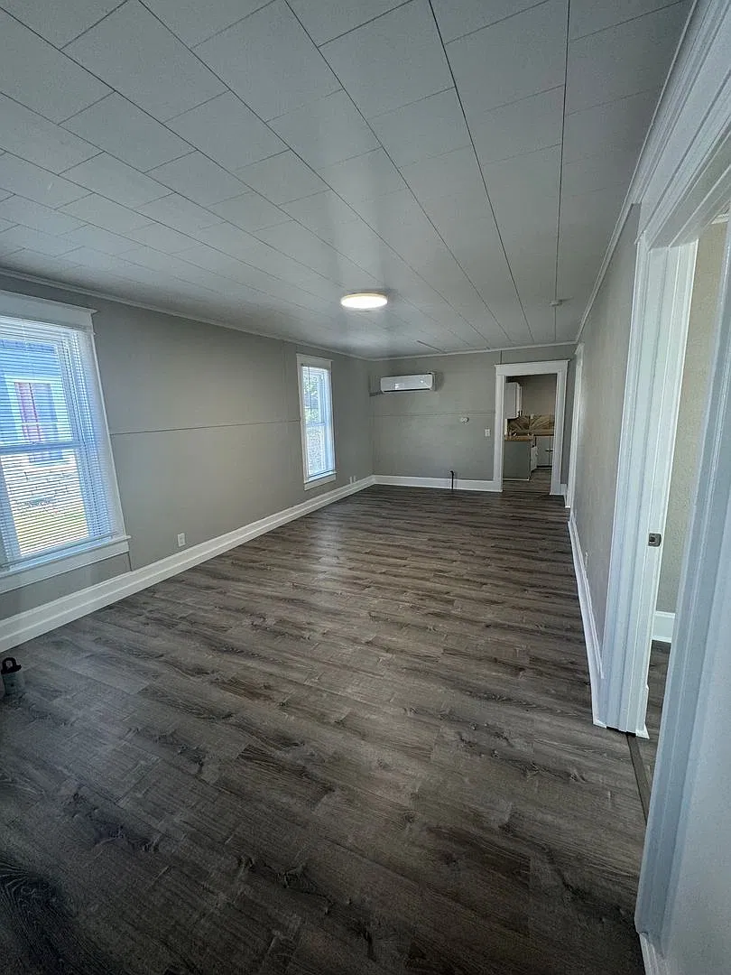 Cute 2 Bedroom/ 1 Bathroom House! — Photo 2