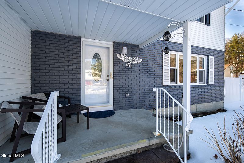 2nd image of 933 E Pine Hill Drive