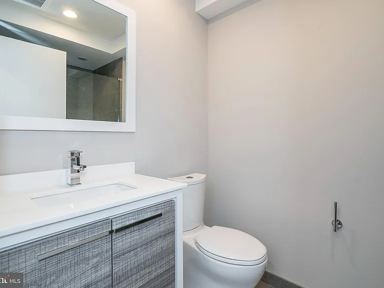 1432 Clymer St #3 — Photo 8