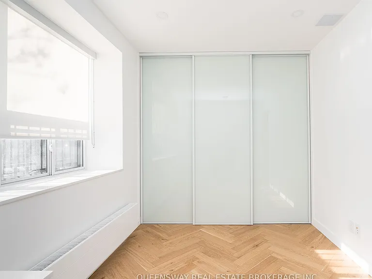 110 Wellesley St E #102 — Photo 14