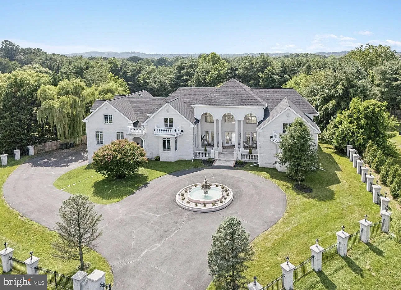 12 bed, 12.0 bath, 15000 sqft, $24,999 — Photo 1