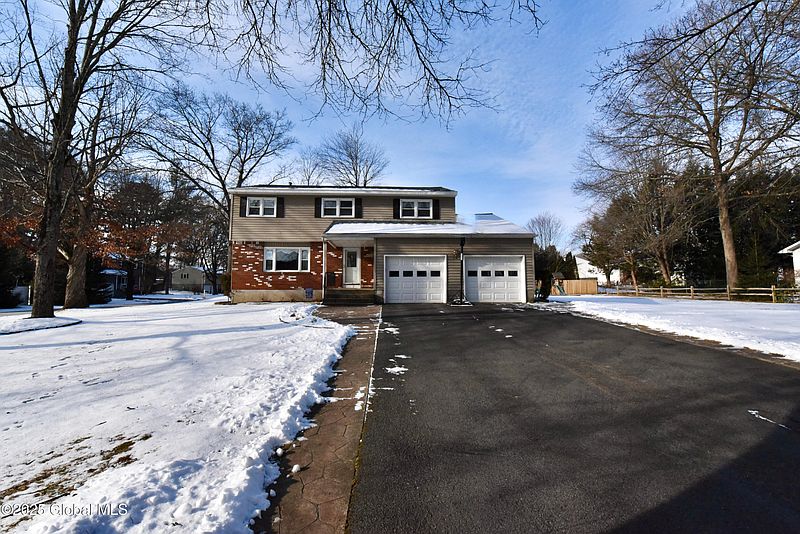 4th image of 19 Lexington Road