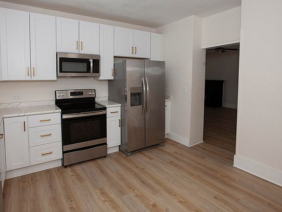 5th image of 212 Denver St
