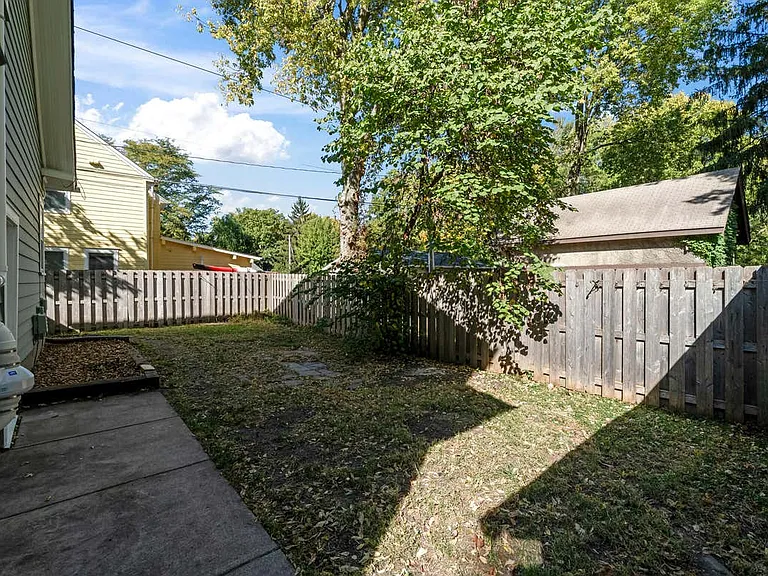 2217 Donald St — Photo 33