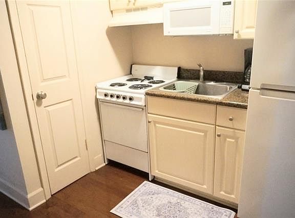 2nd image of 1205 Stcharles Ave #1216