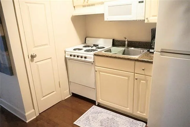 1205 Stcharles Ave #1216 — Photo 2