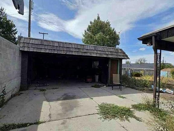 3rd image of 500 Holly Dr