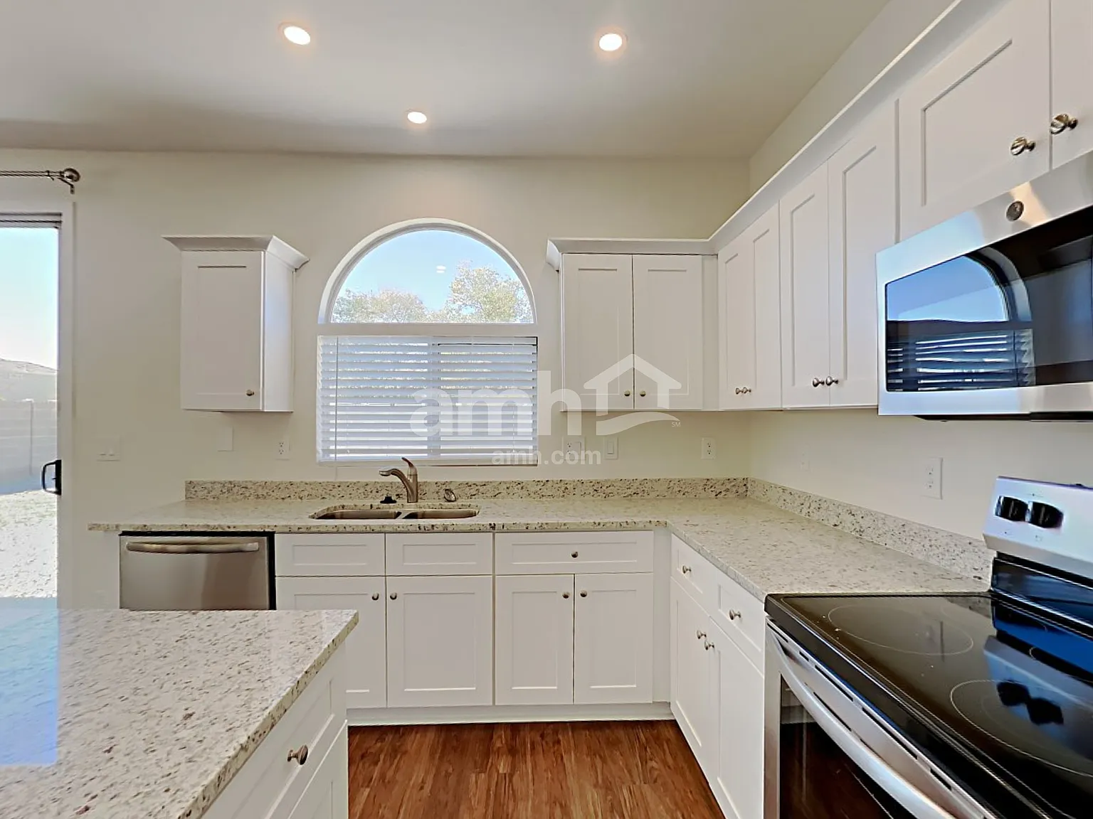 3 bed, 2.5 bath, 1568 sqft, $2,025 — Photo 3