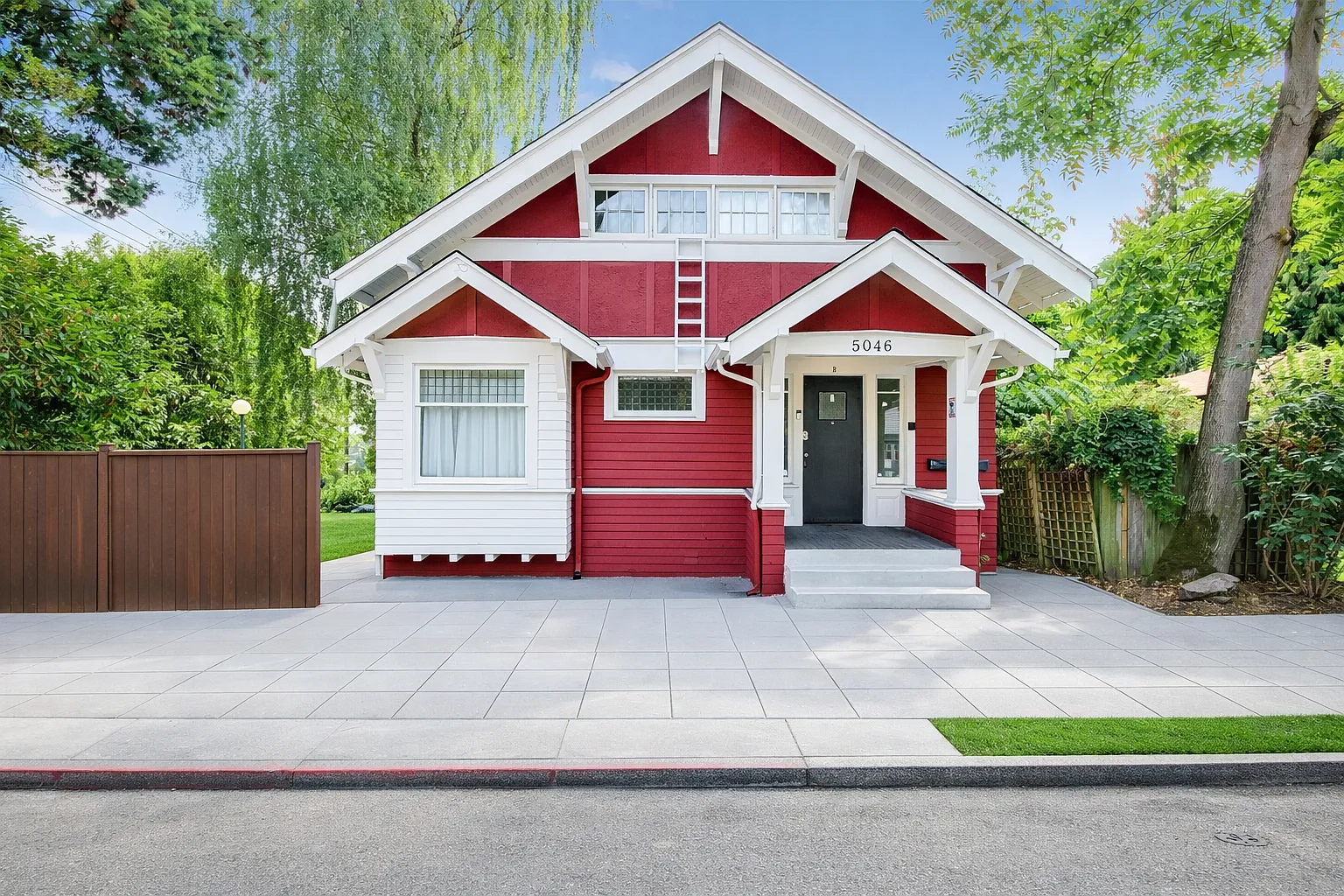 8 bed, 1500 sqft, $10,800 — Photo 1