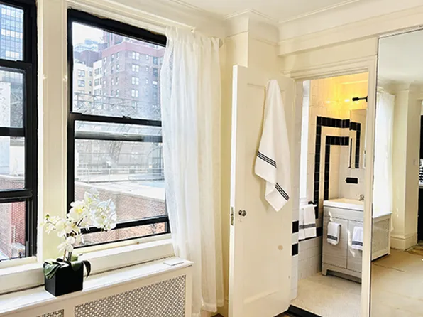 333 East 53rd Street image 6 of 22