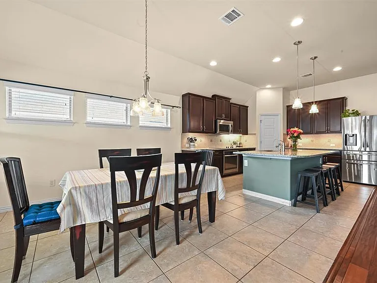 703 N Emory Cv — Photo 3