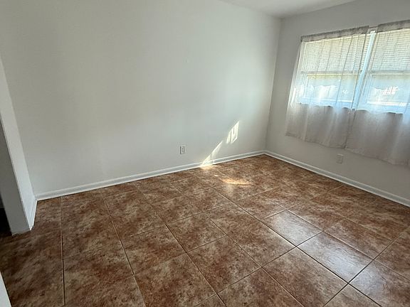 2nd image of 4911 York St APT 5