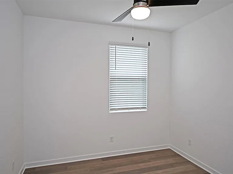 261 Elk Ave — Photo 23