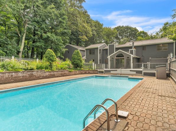 92 Shafer Rd, New Hartford, CT 06057