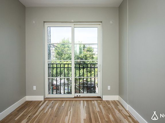5th image of 1640 Dekalb Ave #3F