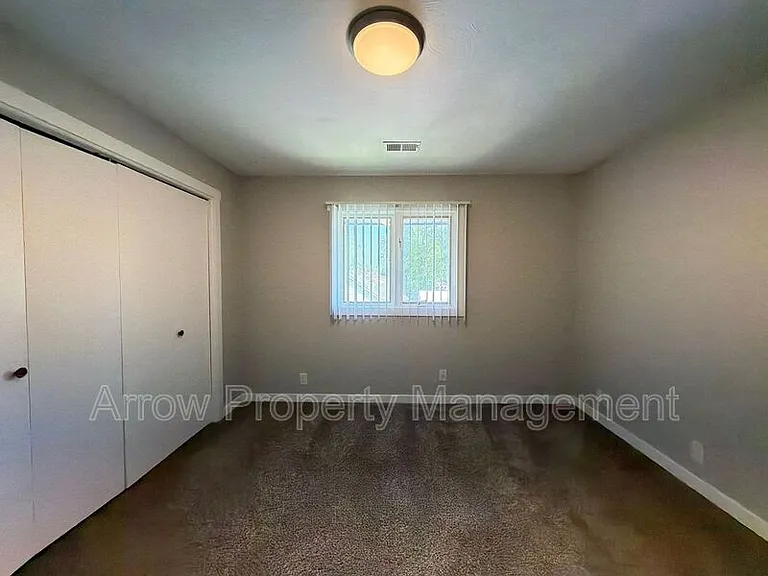 440 Moffitt St #2 — Photo 6