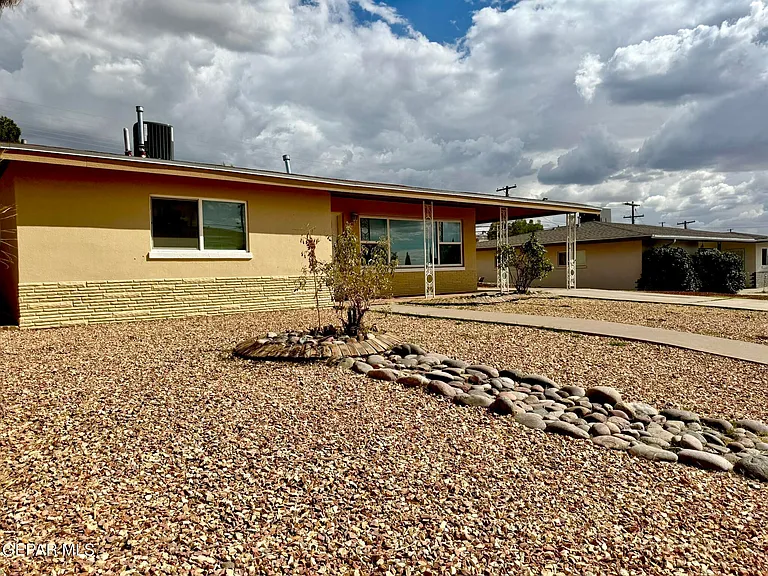 209 San Saba Rd — Photo 2