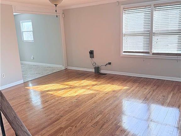 3rd image of 2401 Bittersweet Ln