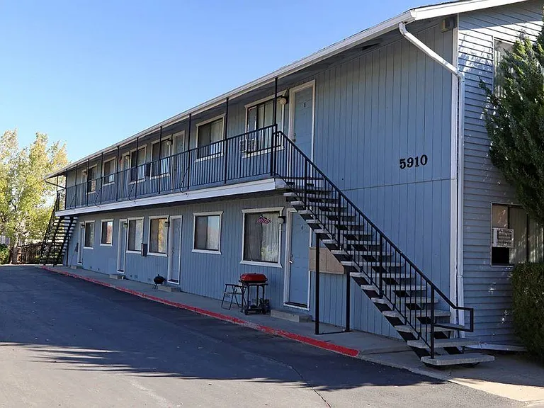 Peavine Peak Apartments — Photo 9