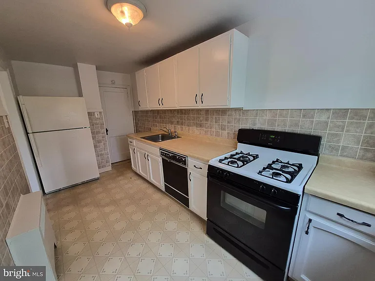 3423 Verner St — Photo 6