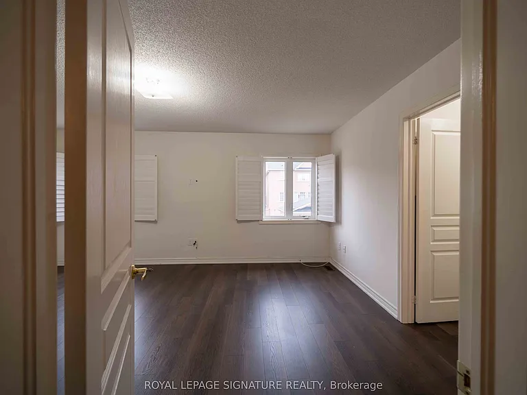 5570 Meadowcrest Ave — Photo 13