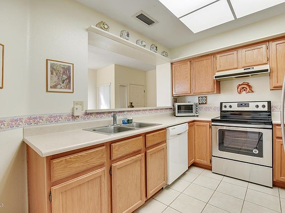 3rd image of 19945 N Greenview Dr