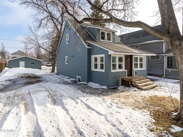 614 N 4th St, Grand Forks, ND 58203