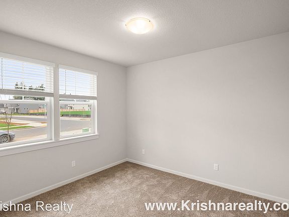 3rd image of 1043 S 32nd Ave