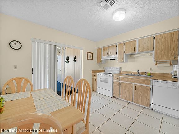 3rd image of 4018 Vilabella Dr
