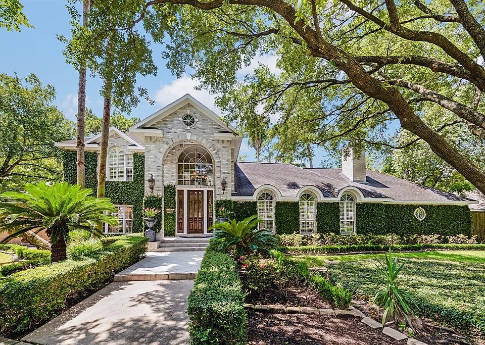 1st image of 701 Garden Oaks Blvd